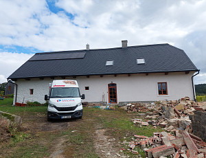 Zateplení stropu rodinného domu pomocí foukané izolace